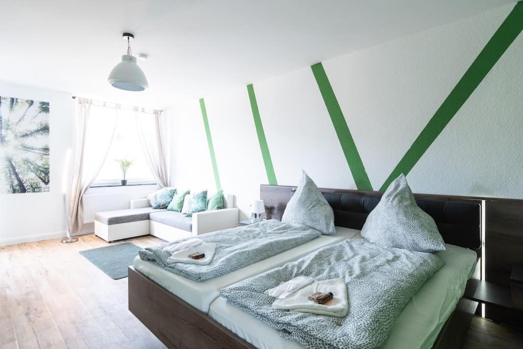 Nature Inspiration Apartment With Balcony & Grill Bbq In Duisburg Mitte Central Station 10 Mins & Big Tv With Photo Lights Esterno foto