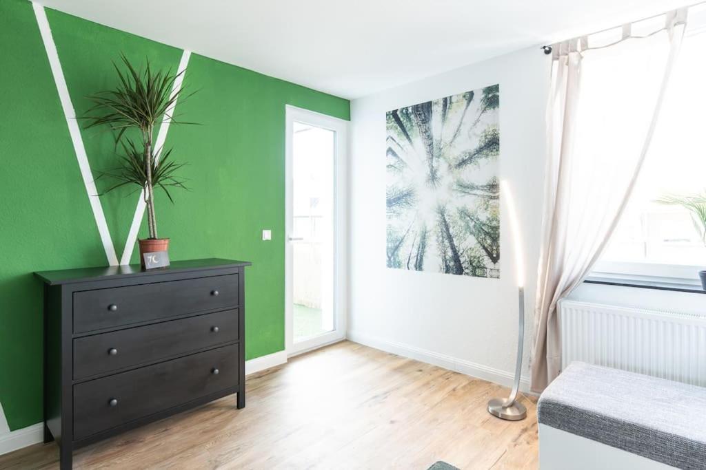 Nature Inspiration Apartment With Balcony & Grill Bbq In Duisburg Mitte Central Station 10 Mins & Big Tv With Photo Lights Esterno foto