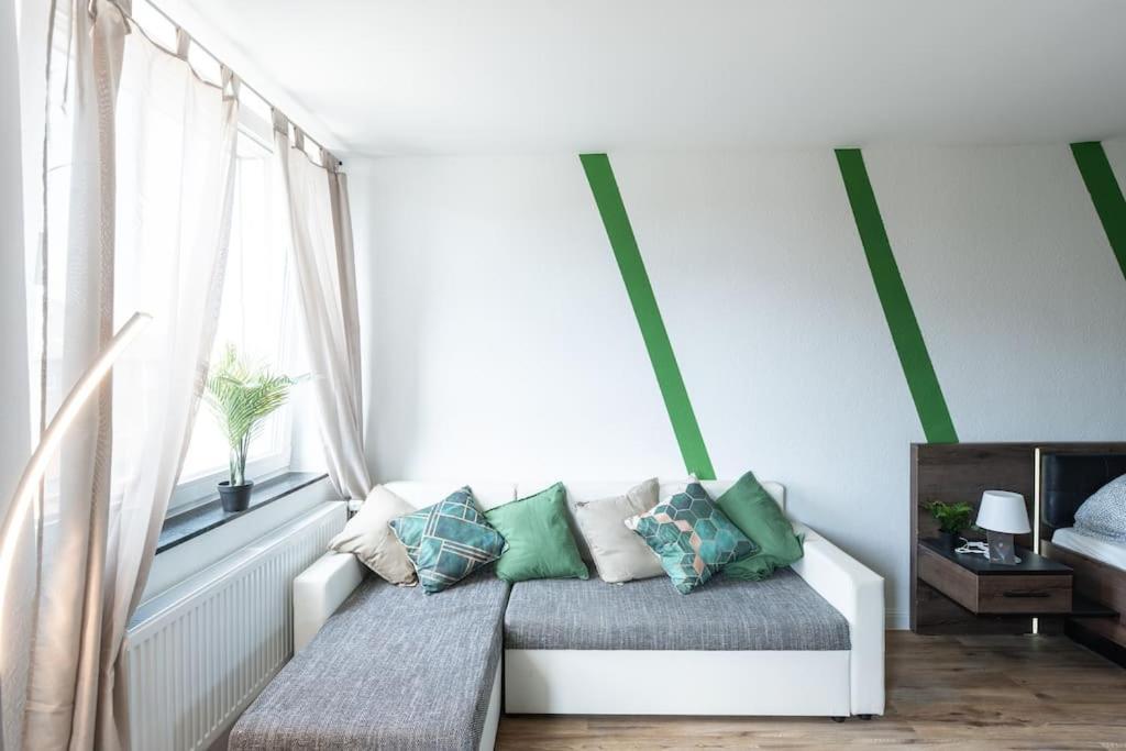 Nature Inspiration Apartment With Balcony & Grill Bbq In Duisburg Mitte Central Station 10 Mins & Big Tv With Photo Lights Esterno foto